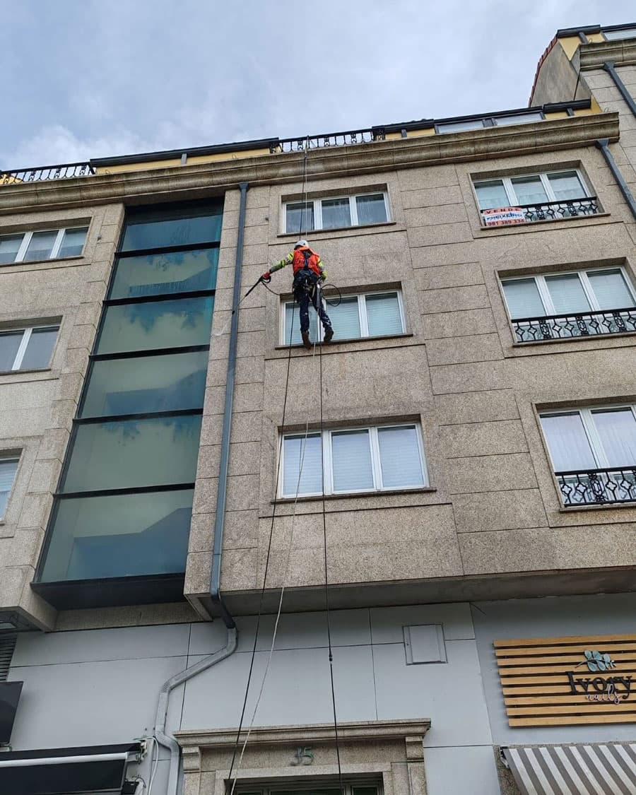 Mantenimiento de edificios y trabajos verticales en Galicia